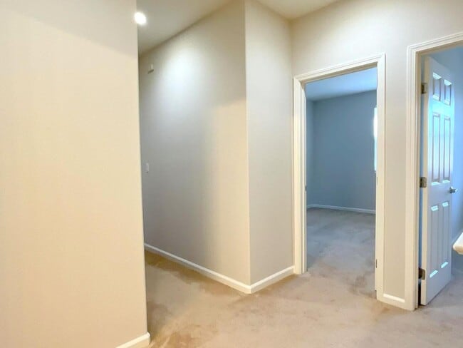 Building Photo - Month to month Rental ! Beautiful & Spacious End Unit Home in Shelbourne at Windemere! Top Rated ...