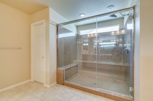 Building Photo - Bright & Spacious 5-Bedroom Home with 3-Car Garage in 89141