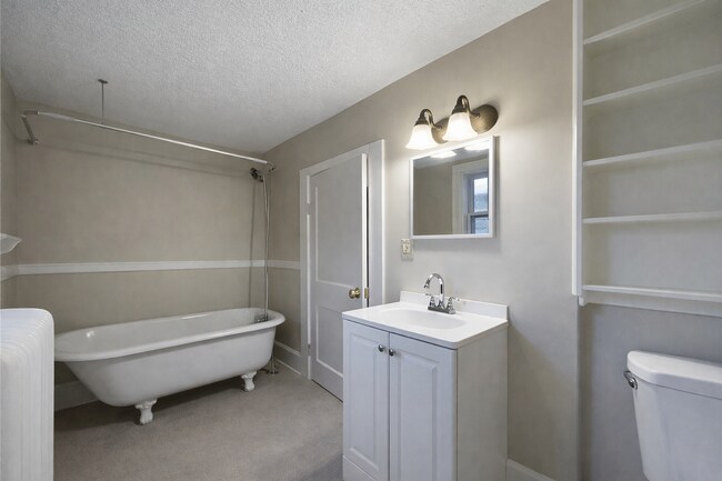 Building Photo - 6 Bedroom House Available Near Concordia University!