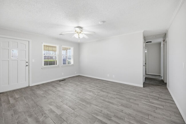 Building Photo - Cute 3 bed 1.5 bath home with a large yard and quite living in the highly desired Bixby Public Sc...