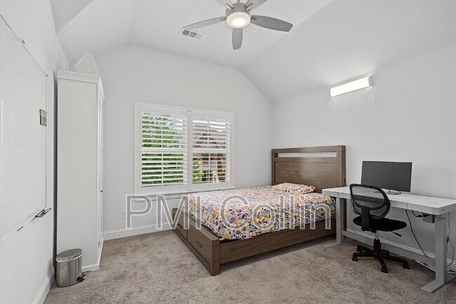 Building Photo - 8701 Fairway Ln