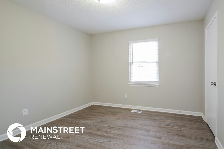 Building Photo - 1003 Oak Blvd