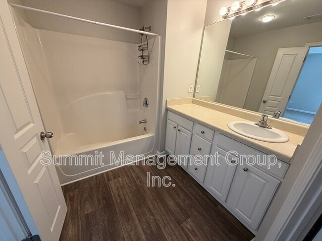 Building Photo - 180 Orchard Dr