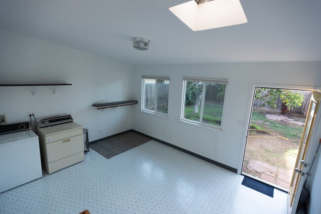 Building Photo - Newly remodeled 3 bedroom 1.5 Bath