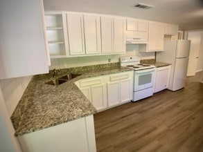 Building Photo - 353 Camelot Dr