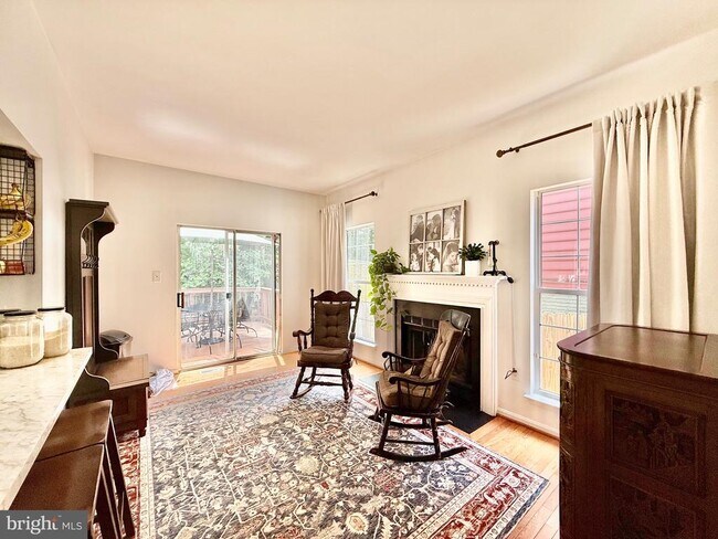 Building Photo - 8 Woodmont Ct
