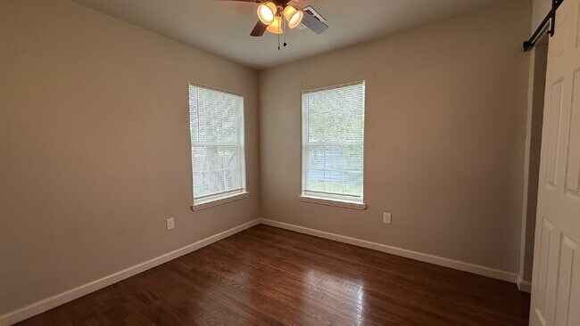Building Photo - Newly renovated 3 bedroom 2 bath home centrally located!