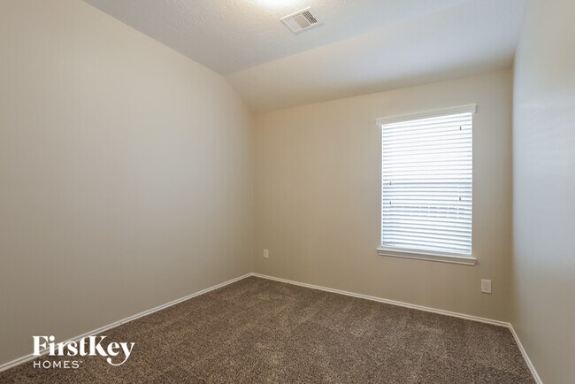 Building Photo - 2235 Oak Rise Dr