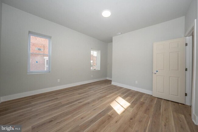 Building Photo - 122 3RD St