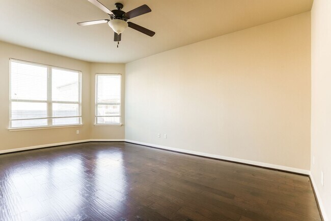 Building Photo - Bright, Spacious Living in an Inviting Home with Modern Finishes and Great Location