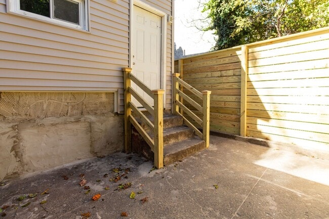 Building Photo - Spacious 3-Bedroom Single-Family Row Home ...