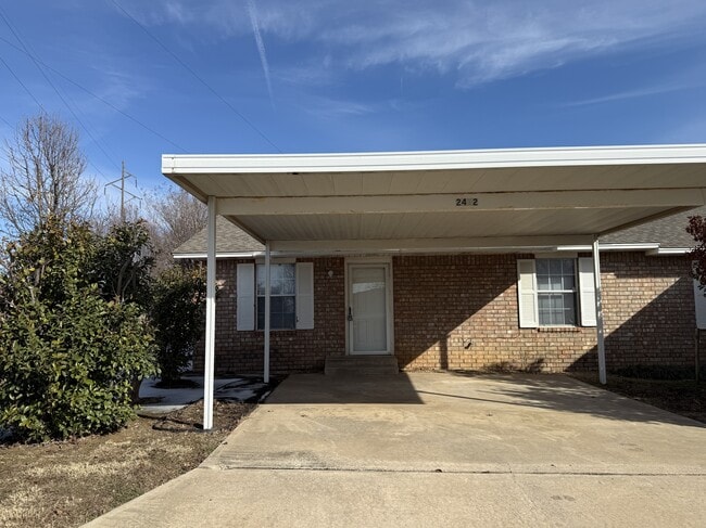 Building Photo - 2412 Cimmaron Dr