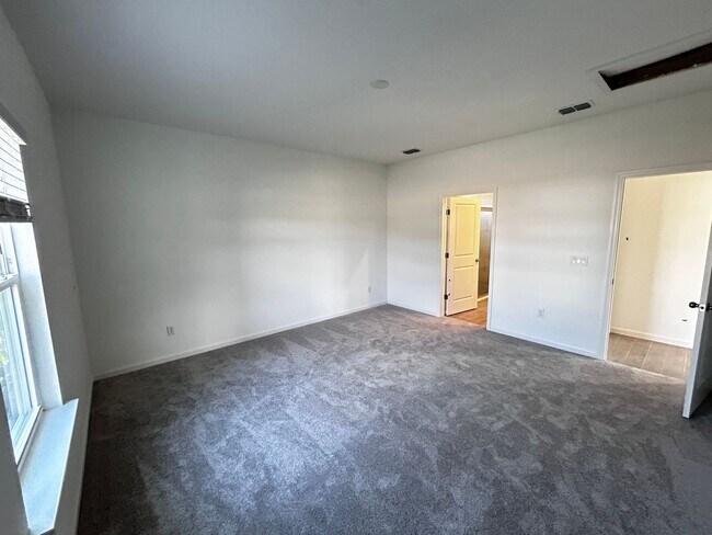 Building Photo - Brand New 4/3.5 Two Story Home with Loft. ...