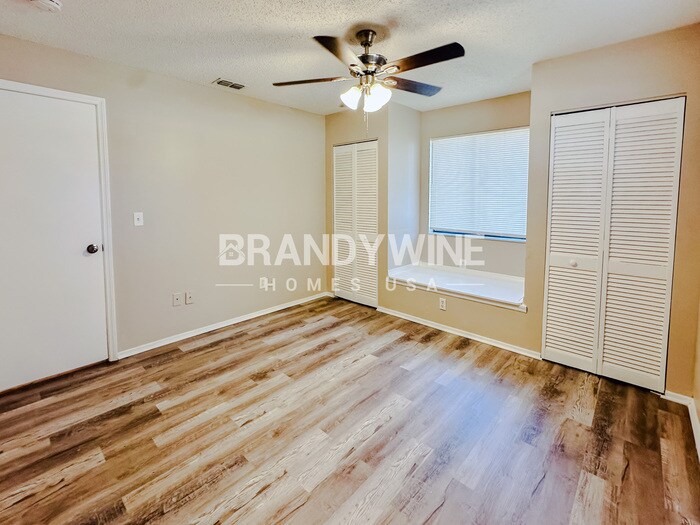 Building Photo - 3436 Woodland Dr