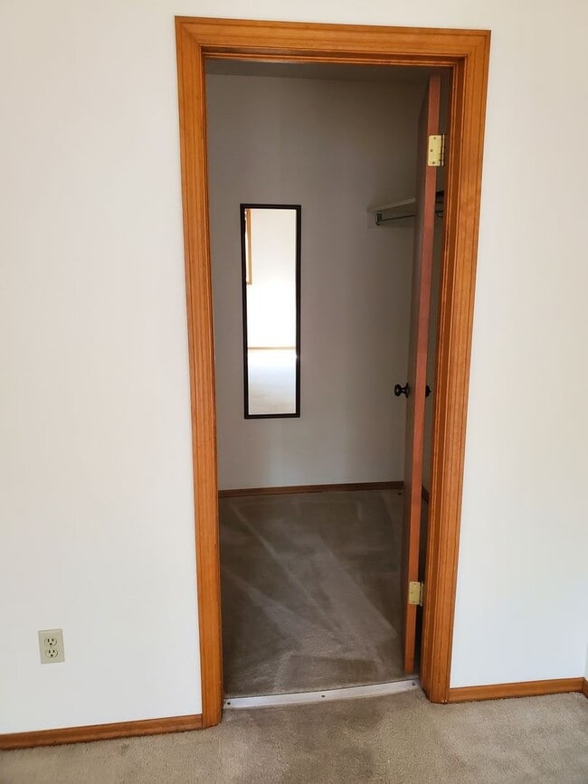 Building Photo - 2 Bedroom, 1 Bathroom Townhouse-Walking distance to MSU Campus