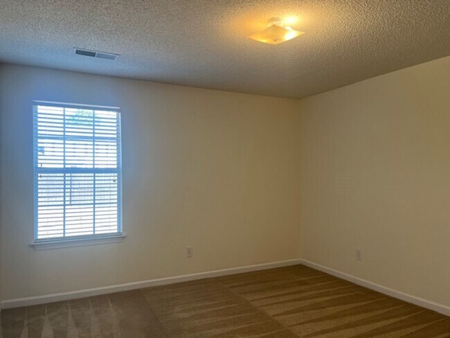 Building Photo - Spacious 3-Bedroom Home with Loft & Large Backyard!