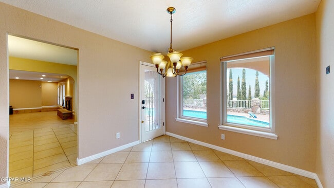 Building Photo - 801 Claravista Ln