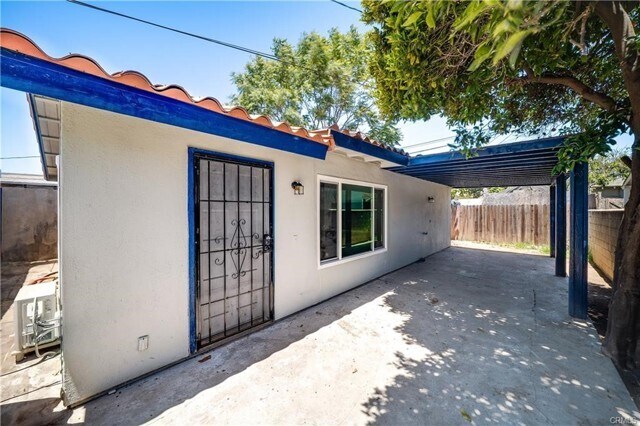 Building Photo - 1011 W Myrtle St