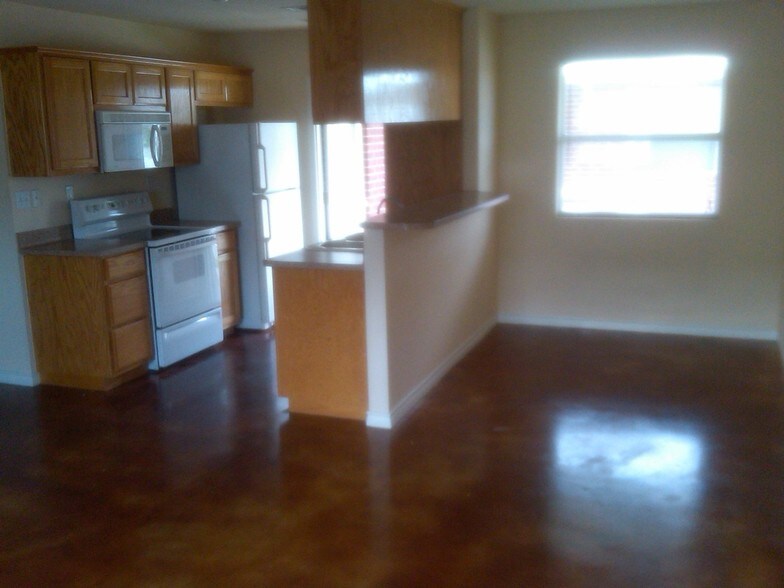 Building Photo - 2249 Ridgeview Dr