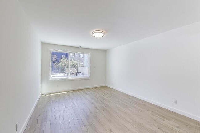Building Photo - 2137 Lombard St