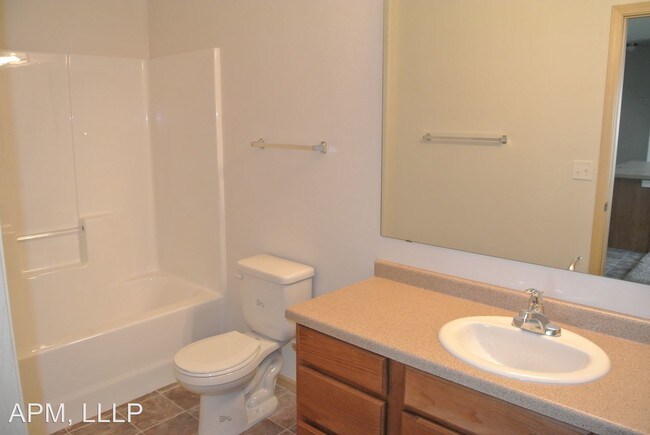 Building Photo - 1900 Dakota Dr