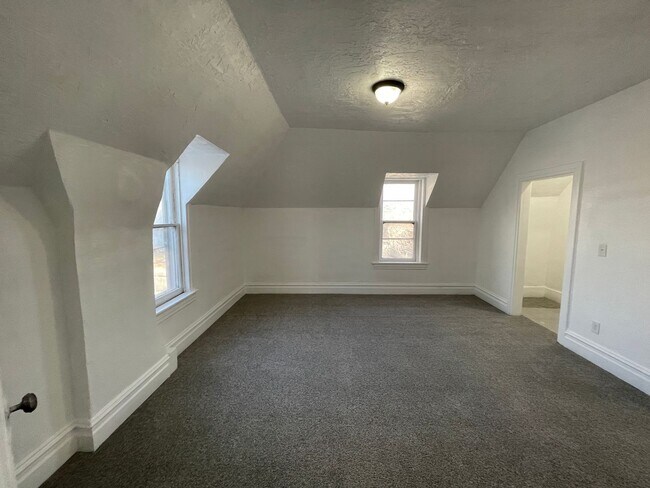 Building Photo - 13224 S Redwood Rd