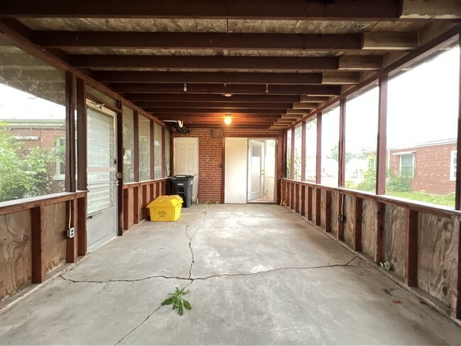 Building Photo - 2030 Chaney Rd
