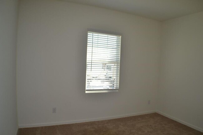 Building Photo - 824 Cedar Elm Dr