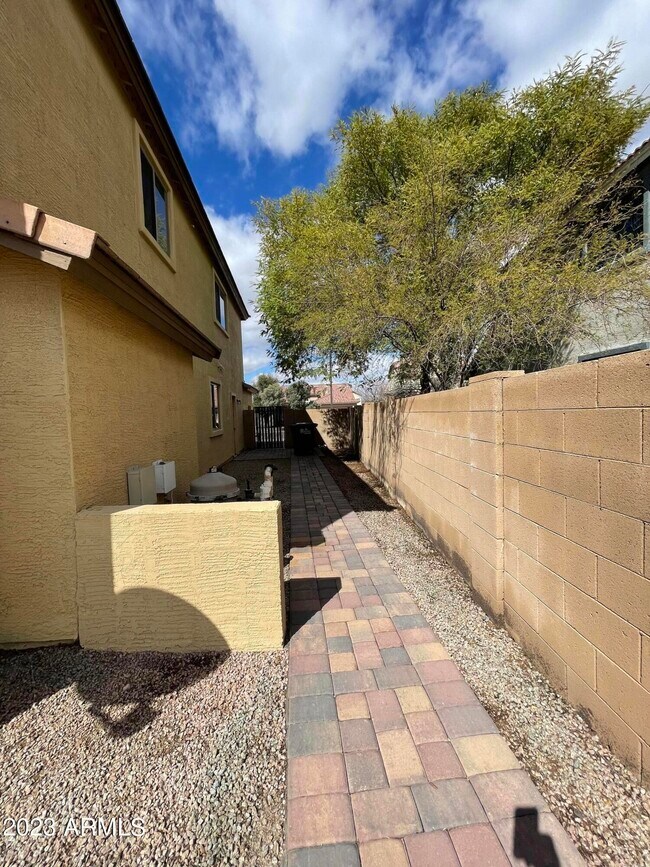 Building Photo - 3517 E Crescent Way