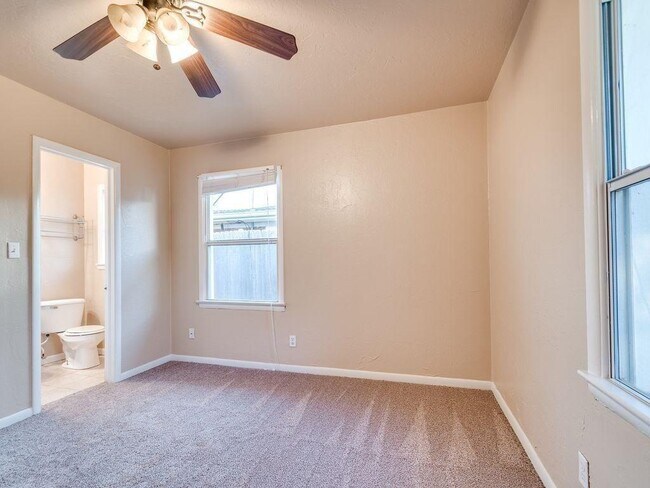 Building Photo - 2640 Manchester Dr