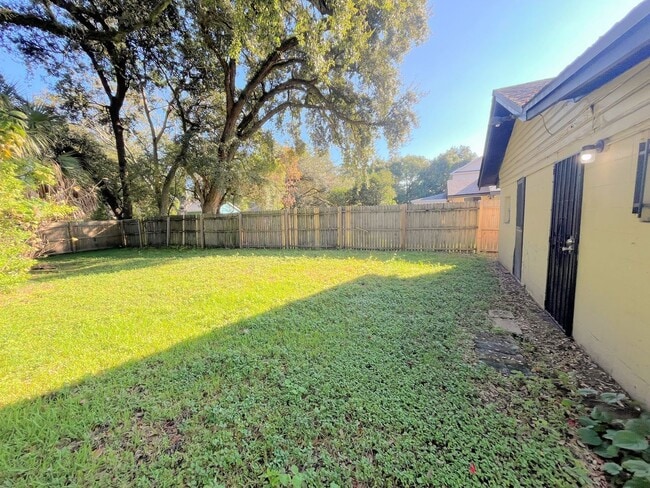 Building Photo - 1235 1/2 W Cypress St