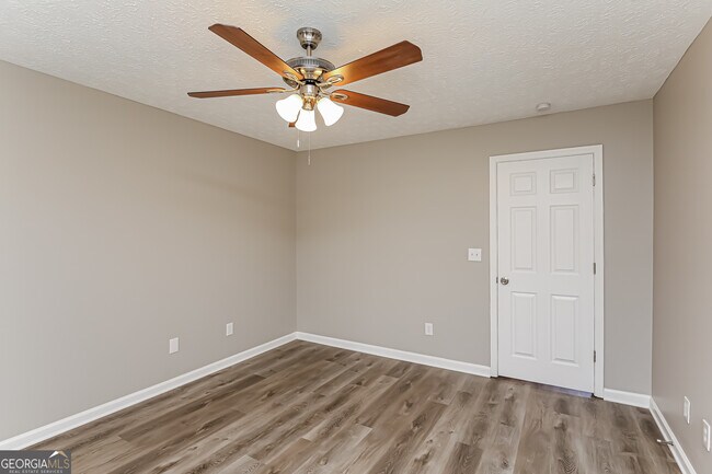Building Photo - 3957 Edgebrook Dr