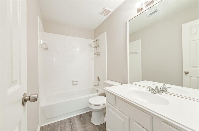 Building Photo - 14622 Bladenboro Dr