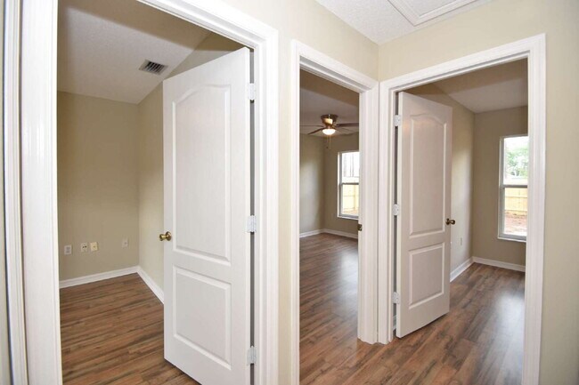 Building Photo - 3 Richelieu Ln