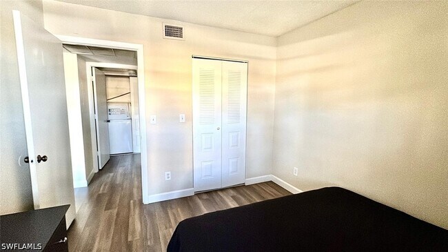 Building Photo - 5315 Summerlin Rd