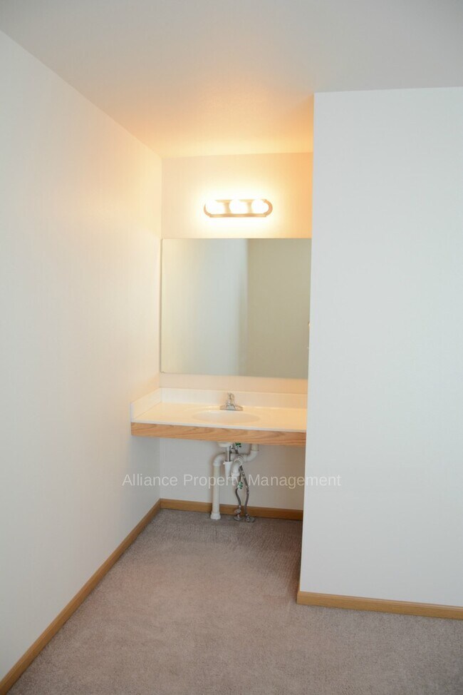 Building Photo - Vattier St. 928-30