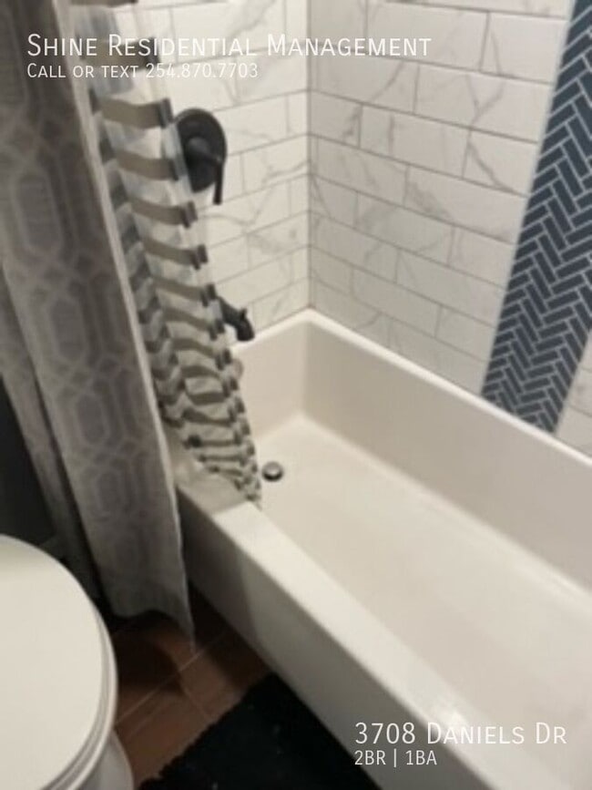 Building Photo - 3708 Daniels Dr