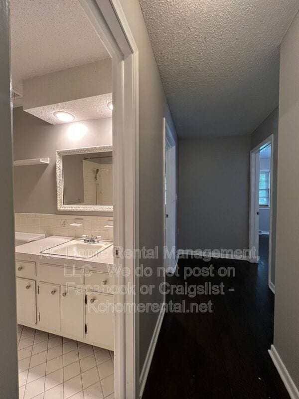Building Photo - 6708 W 71st Terrace