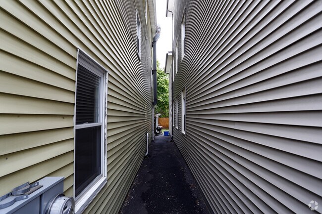 Building Photo - 1204-1210 Cambridge St