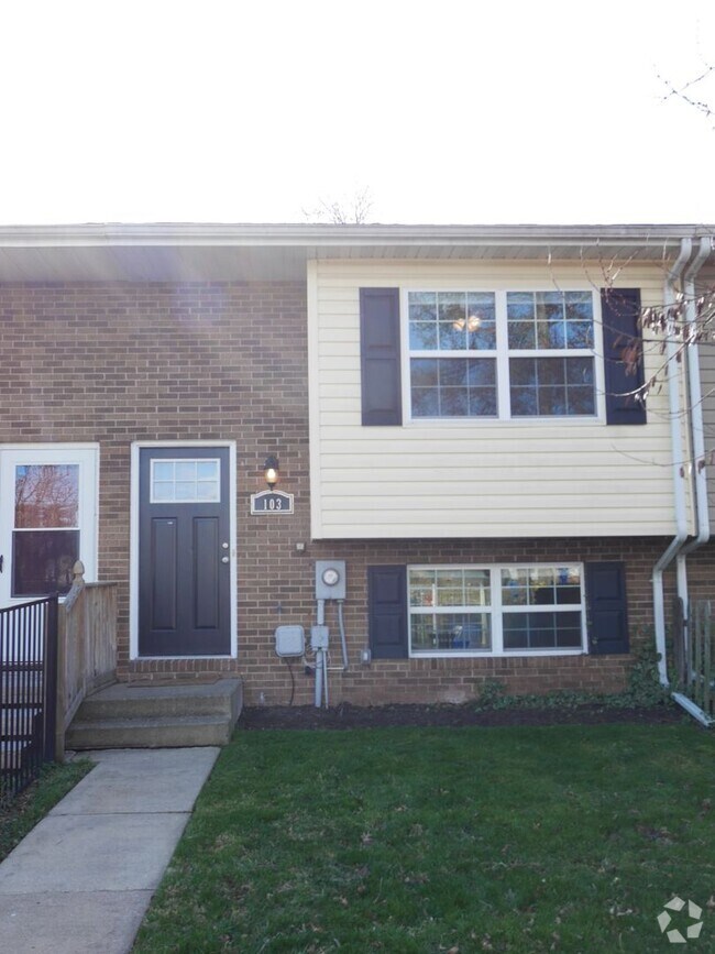 Building Photo - Beautiful Townhouse- Taneytown, MD