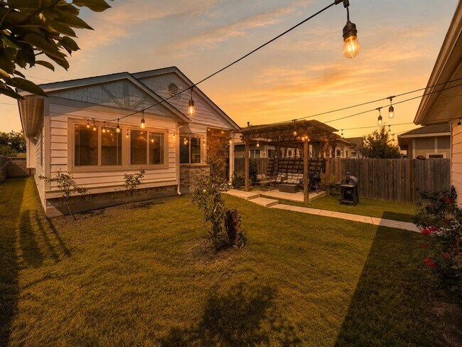 Building Photo - 6203 Principale Dr