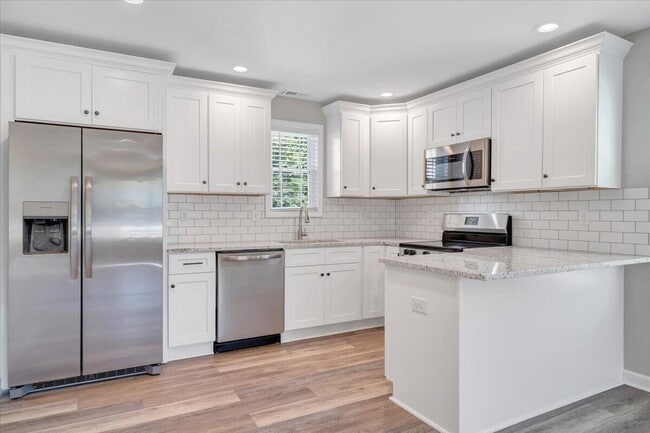 Building Photo - 1702 Baldwin Ave NE