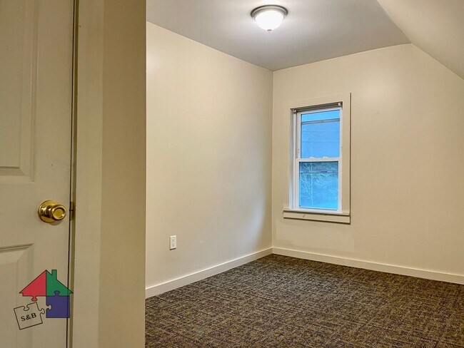 Building Photo - 293 US-302