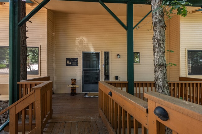 Building Photo - 335 Sandia Cir