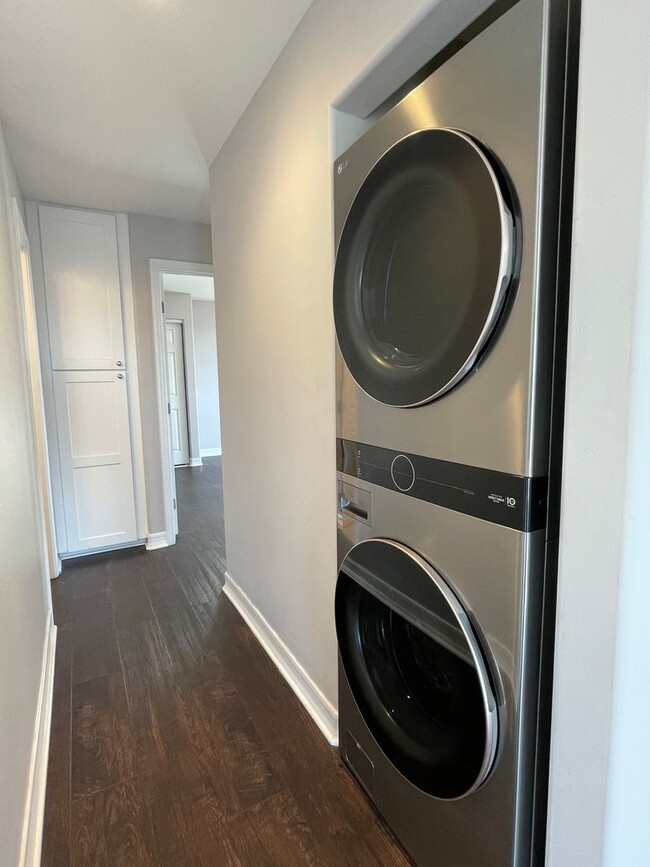 Building Photo - Beautiful Remodeled Condo In North Park w/...