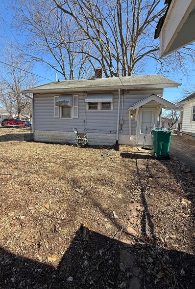 Building Photo - 2017 N Graceland Ave