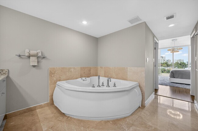 Building Photo - 45 Hendricks Isle