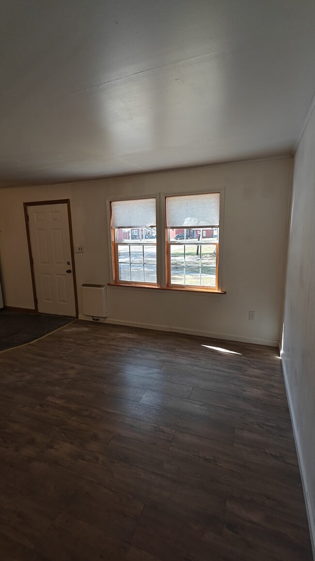 Building Photo - Chestnut Grove Village 13, 14, 15, 16