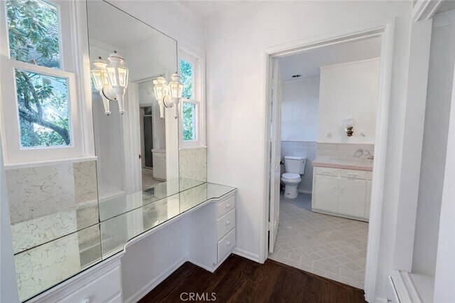 Building Photo - 18 Woodland Ln