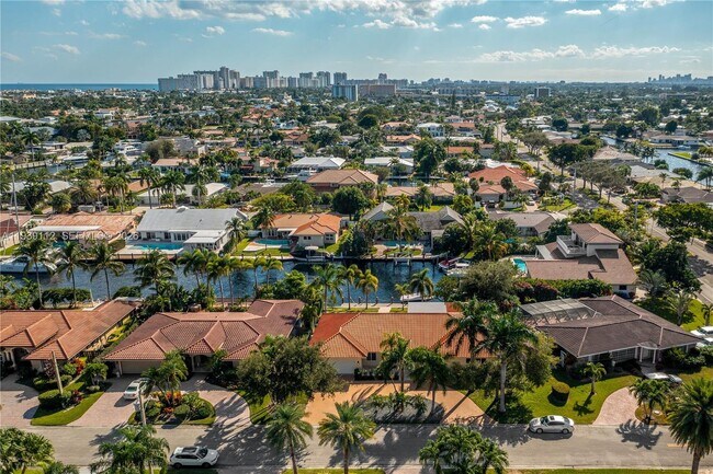 Building Photo - 3010 NE 58th St